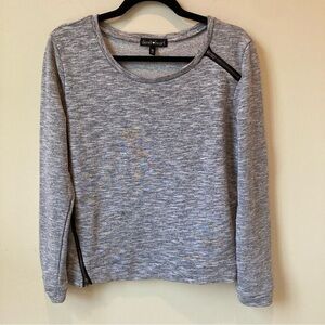 Derek Heart Sweater‎